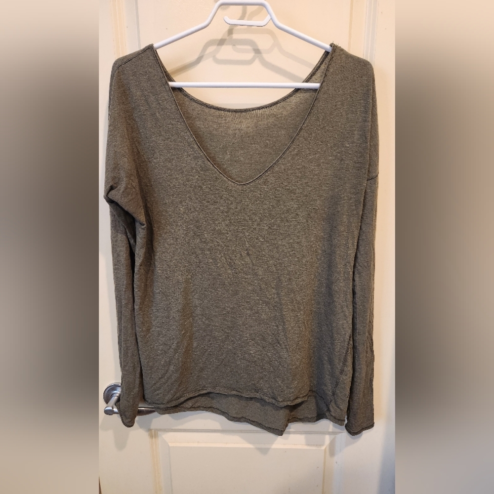 lululemon athletica Gray Long Sleeve V-Neck Top